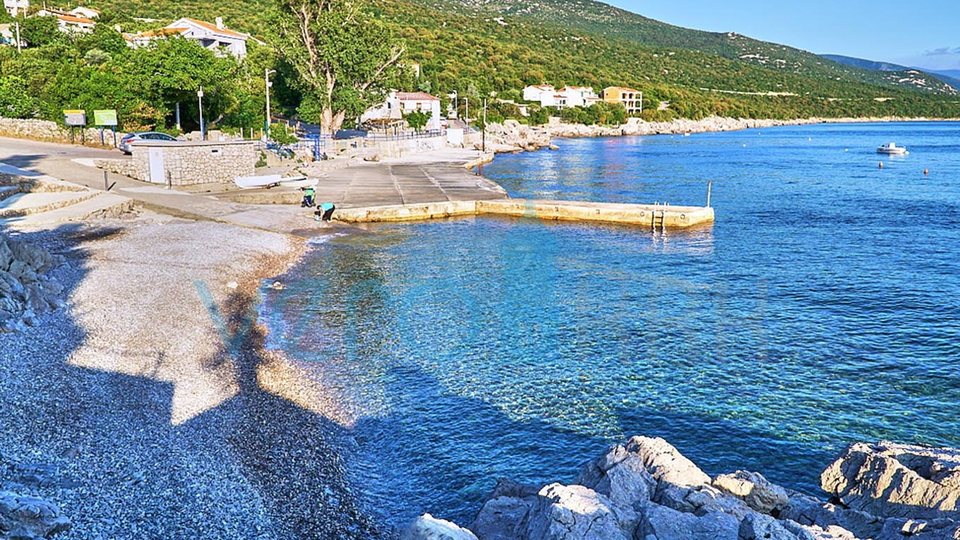 Novi Vinodolski, Smokvica - prizemlje, kuća udaljena 35 m od plaže, za prodaju